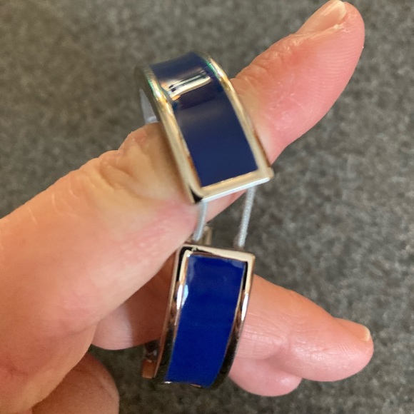 Lia Sophia, metal, blue and silver stretch bracelet - Picture 4 of 5